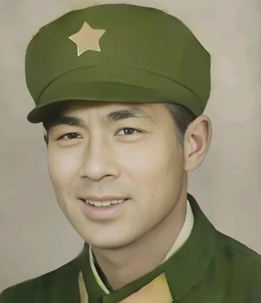 那时候,我们村来了一批知青,其中有个叫林巧梅的姑娘,长得水灵灵的