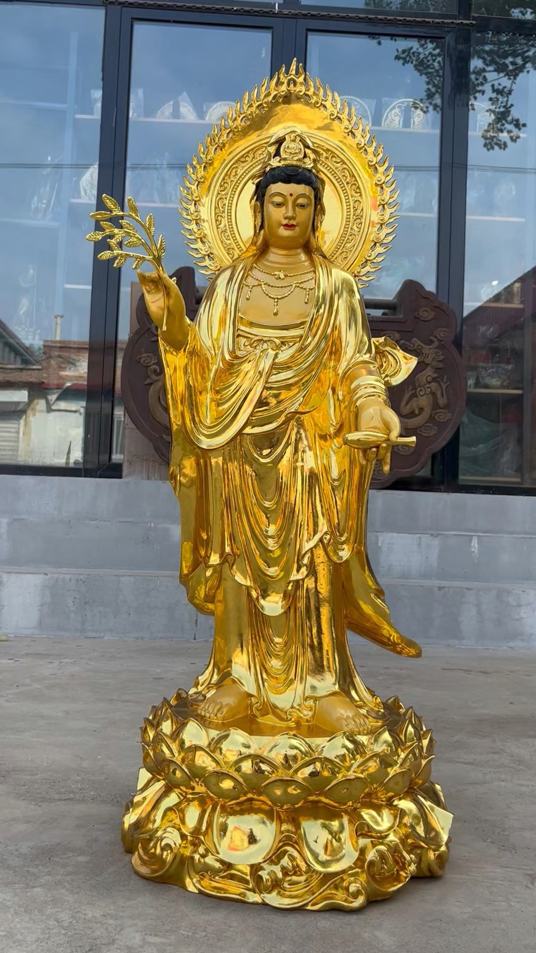 纯铜贴金观音铜像