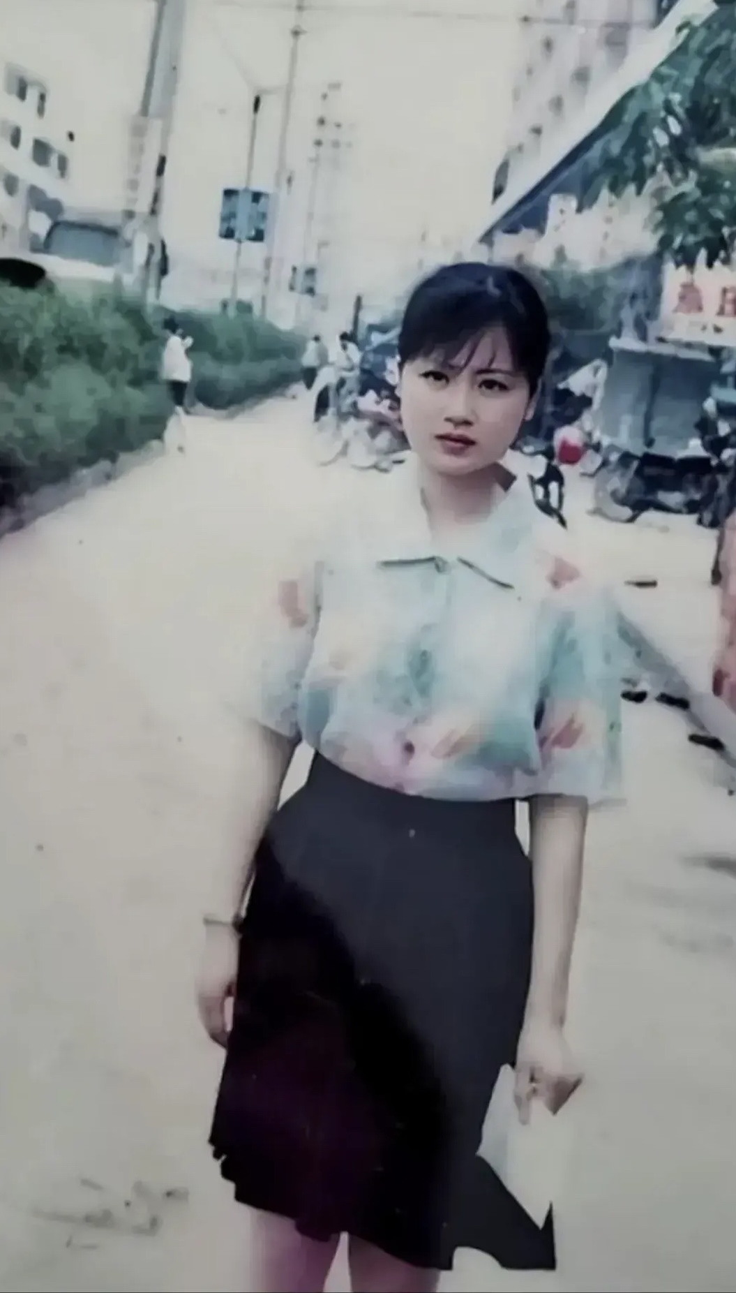 那年十九岁,当时在广东某制衣厂打工,家里来信说想我了,让寄张照片