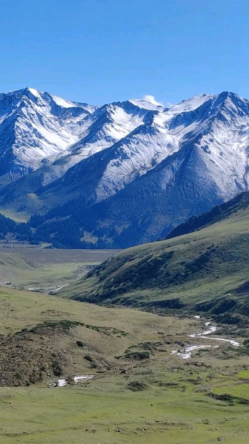 如果你不来看新疆,我就带满屏都是雪山的新疆来见你