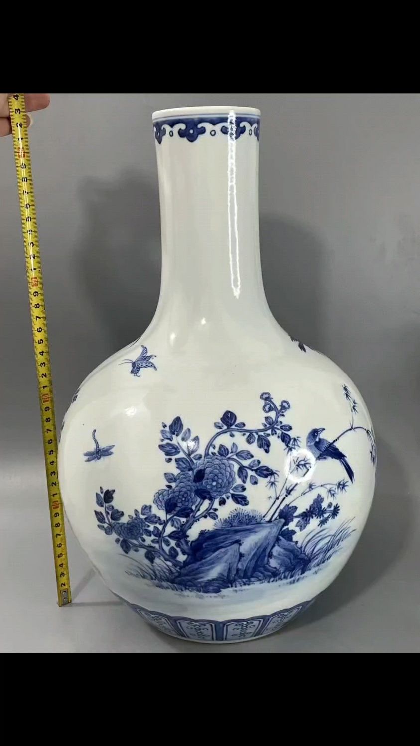 清乾隆青花【石纹花鸟天球瓶】: 民窑精品