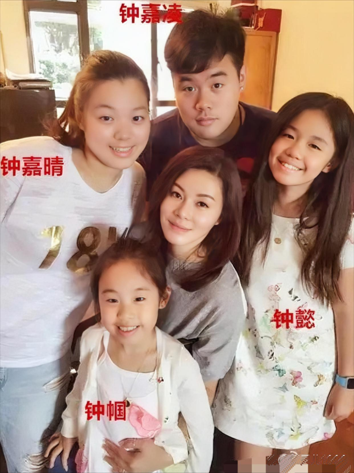 钟镇涛老婆孩子图片