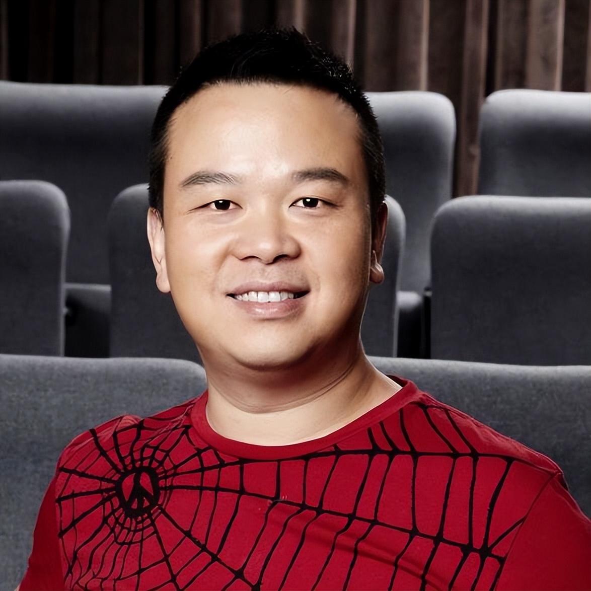 2009年,林奇自立门户,在上海闵行区找了间办公室,成立游族网络,开始