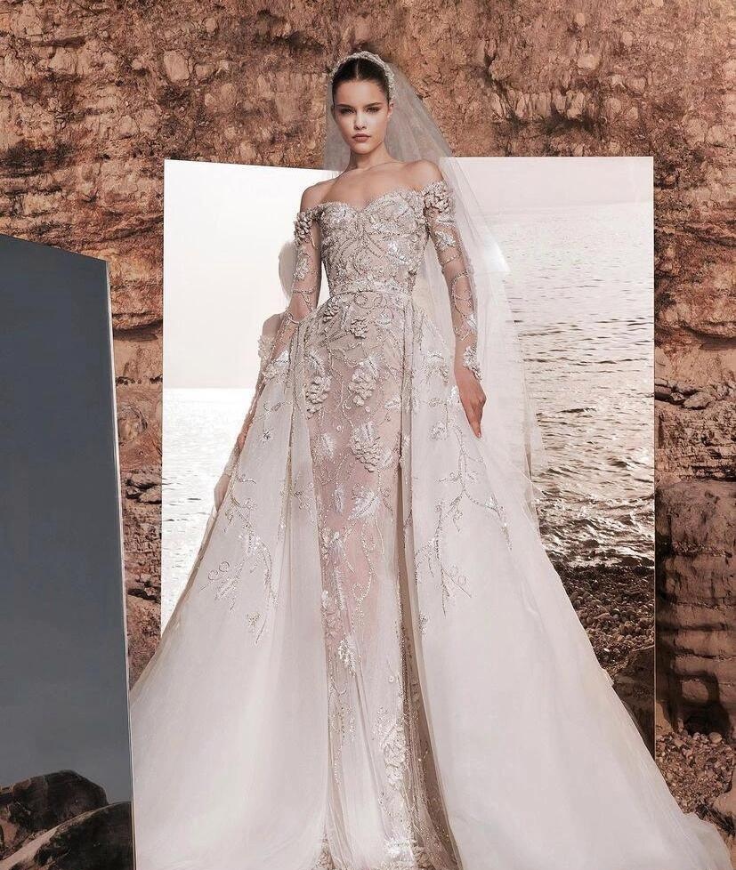 婚纱起源于19世纪的英国,维多利亚女王婚礼身穿白色托地长裙和头纱