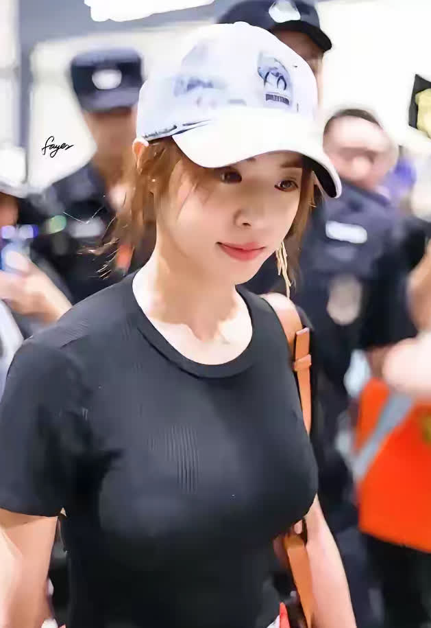 乳此突出图片