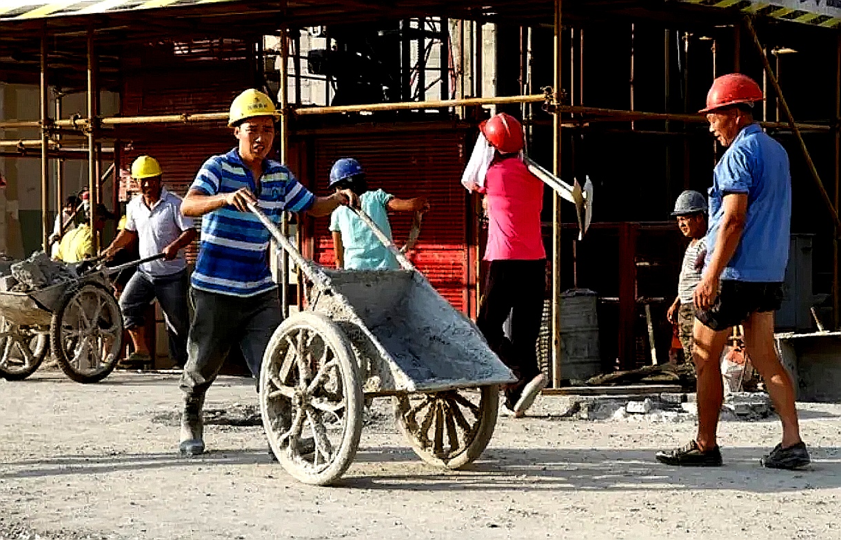 因为是建筑工地,所以小赵的顾客,基本都是农民工大哥