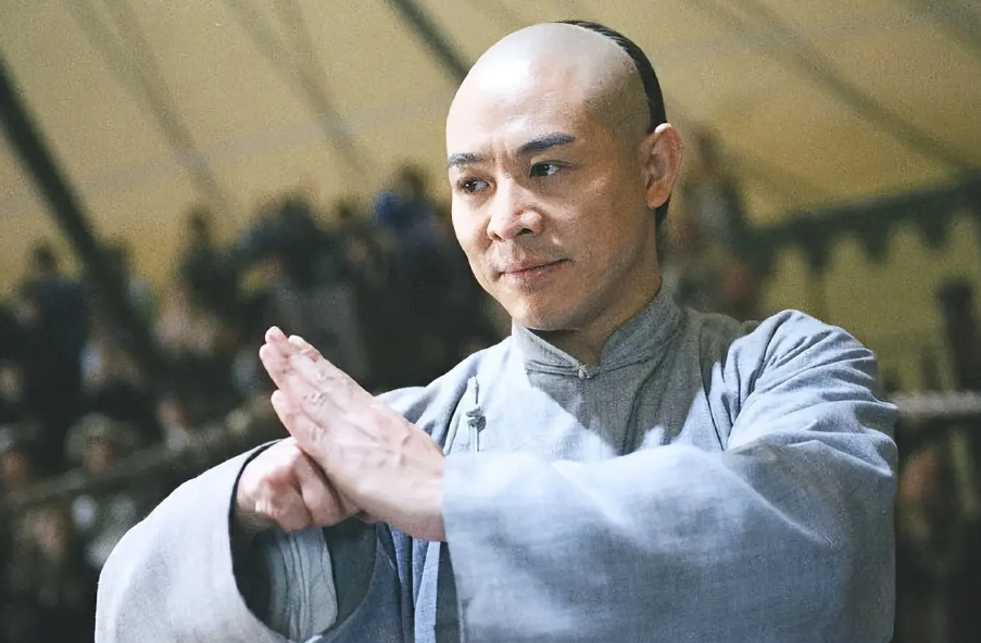 1992年间,李连杰师傅跟他借了5万元用来修天津霍元甲的坟墓,李连杰