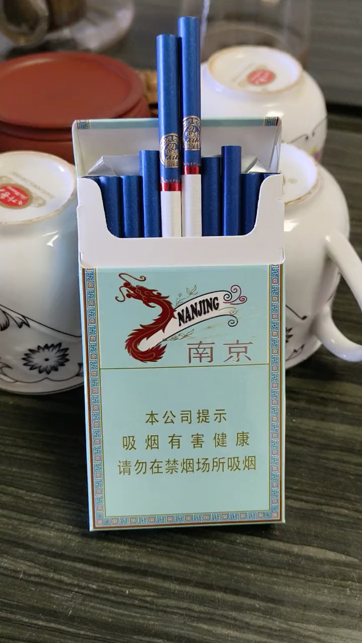 抽烟只抽炫赫门,一生只爱一个人,同级别应该是无敌的存在