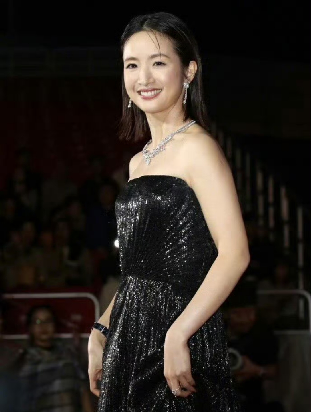 胡歌和林依晨釜山国际电影节的亚洲内容大赏上分别拿到最佳男主角和