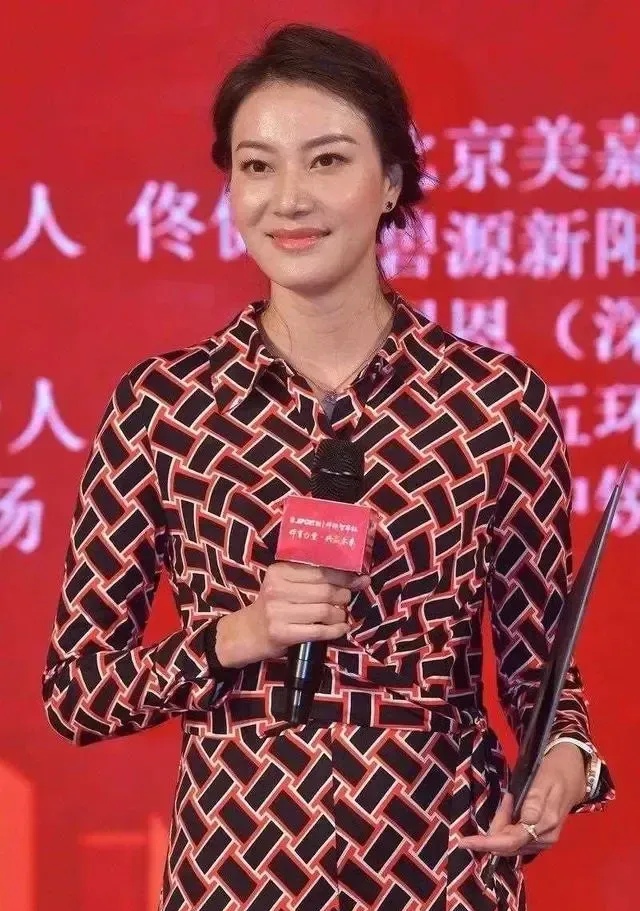 谢杏芳,你太傻了!  第一,他都那样对你,你还选择原谅!