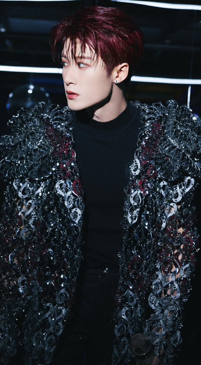 檀健次红发造型