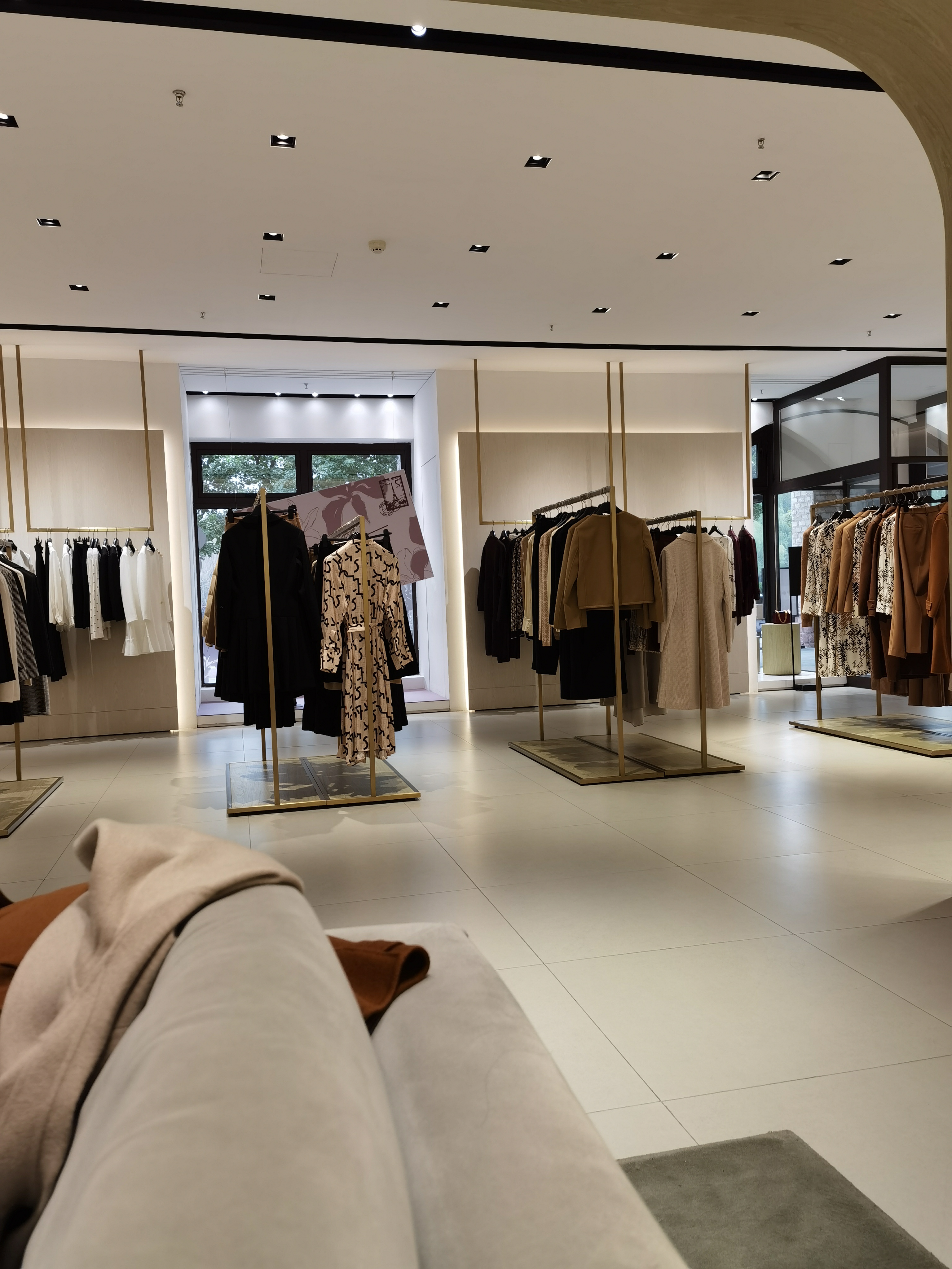 国庆各行业放假情况是这样的: 1,农民,正忙着秋收,不放假