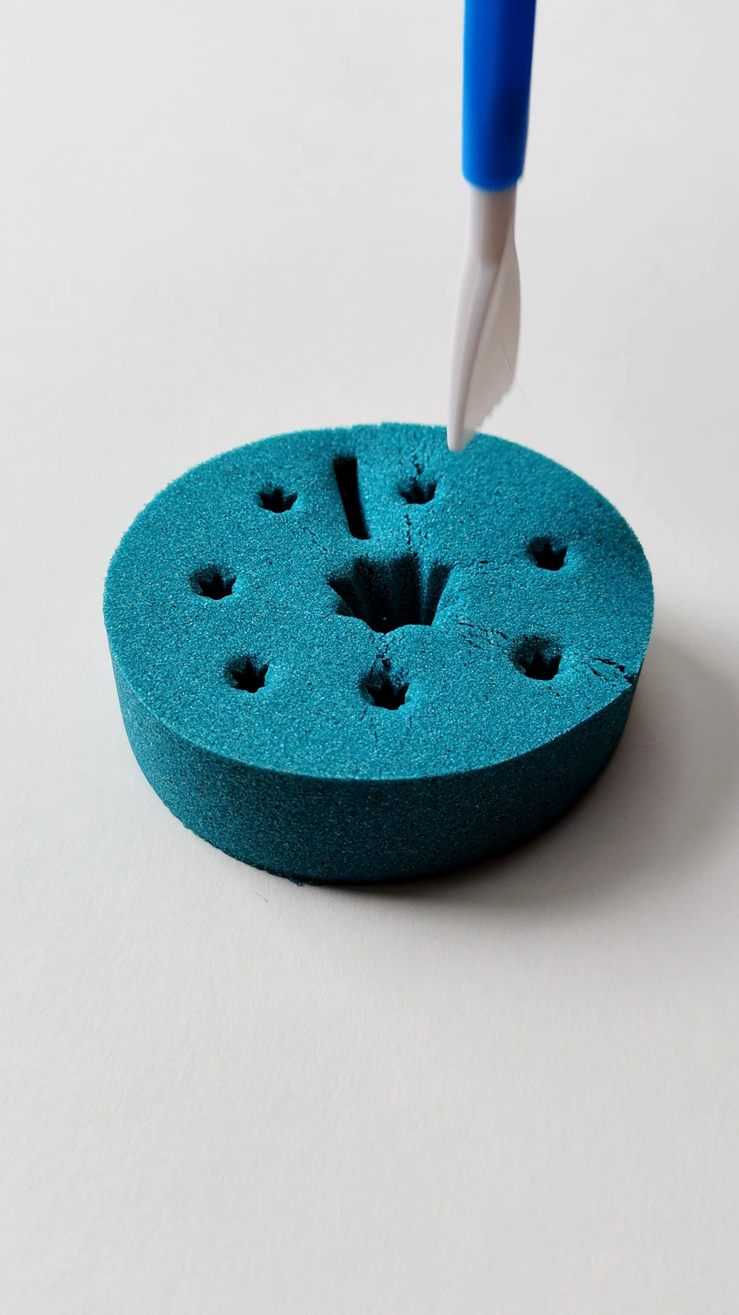 按压出各种洞洞的太空沙