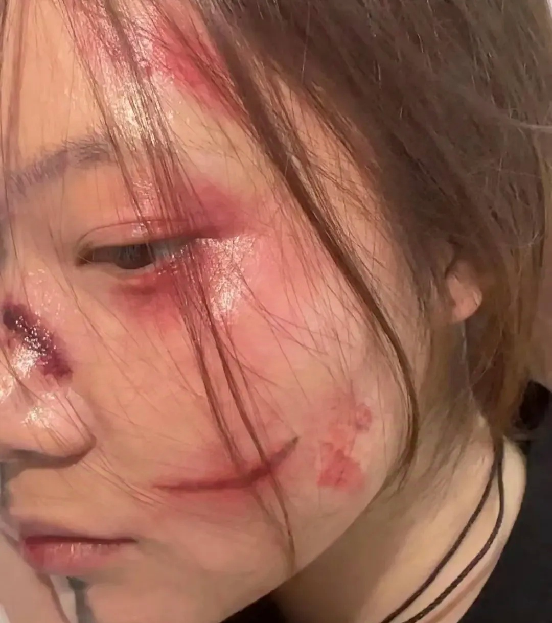 上周老公拿到了工程款196万,回家把卡给了我