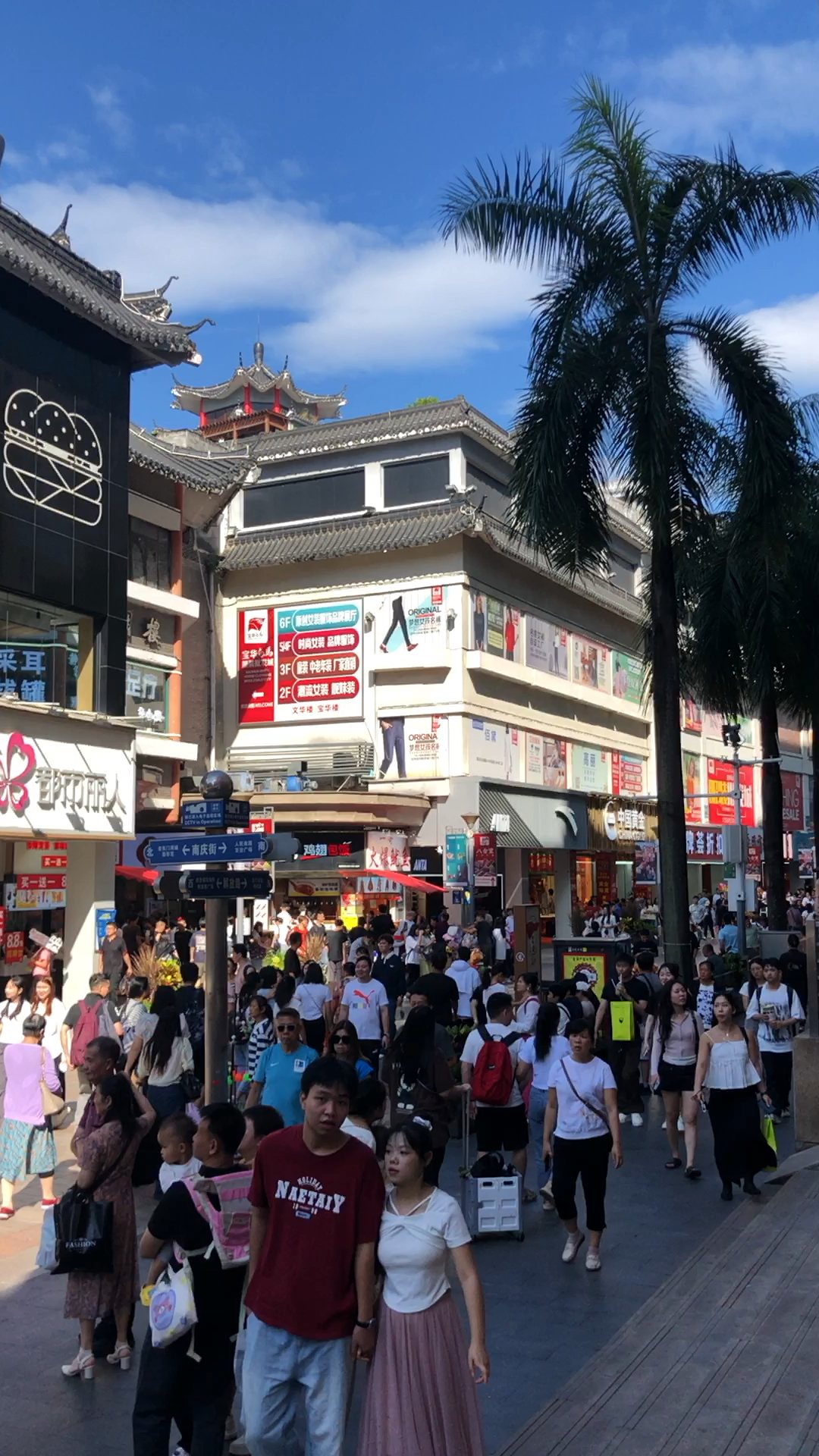 深圳东门老街,国庆假期客流量没有想象的多