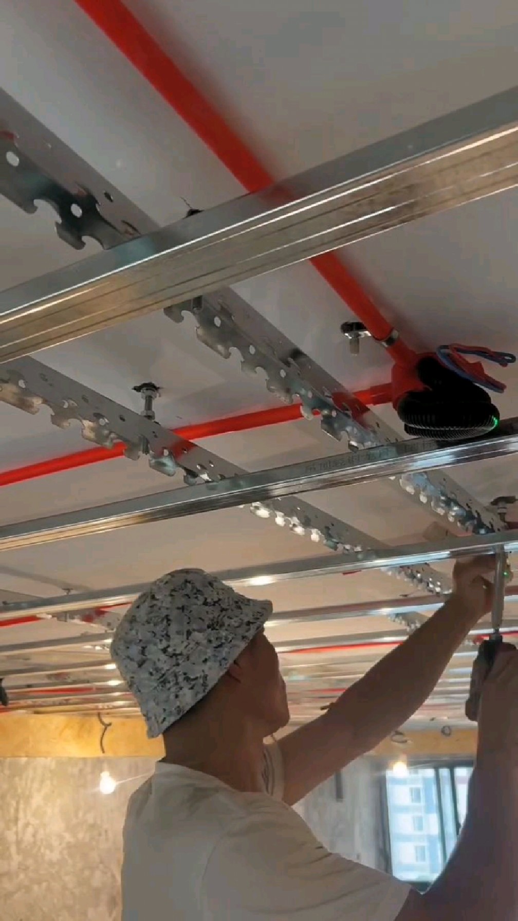 无主灯吊顶过程#装修现场施工