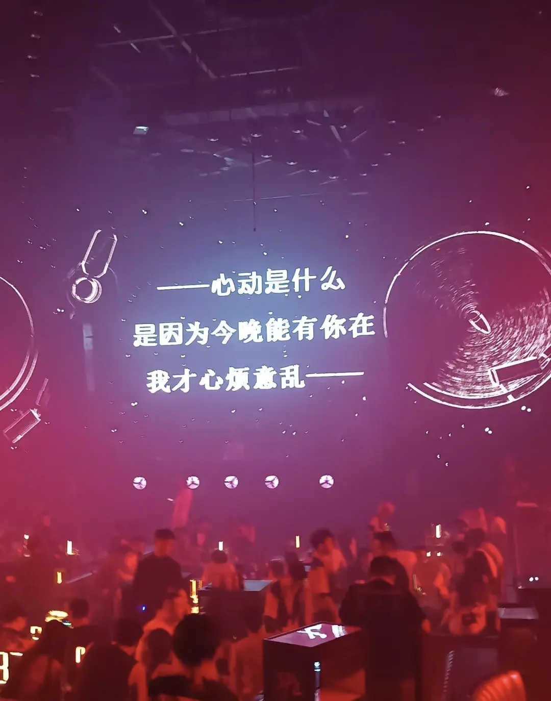 抖音喝酒亮灯=抖音喝酒主播点燃的是真酒吗