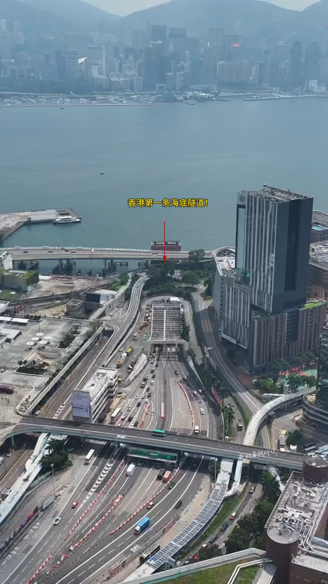 香港第一条海底隧道,红磡海底隧道,修建于1968年,全长1.86公里