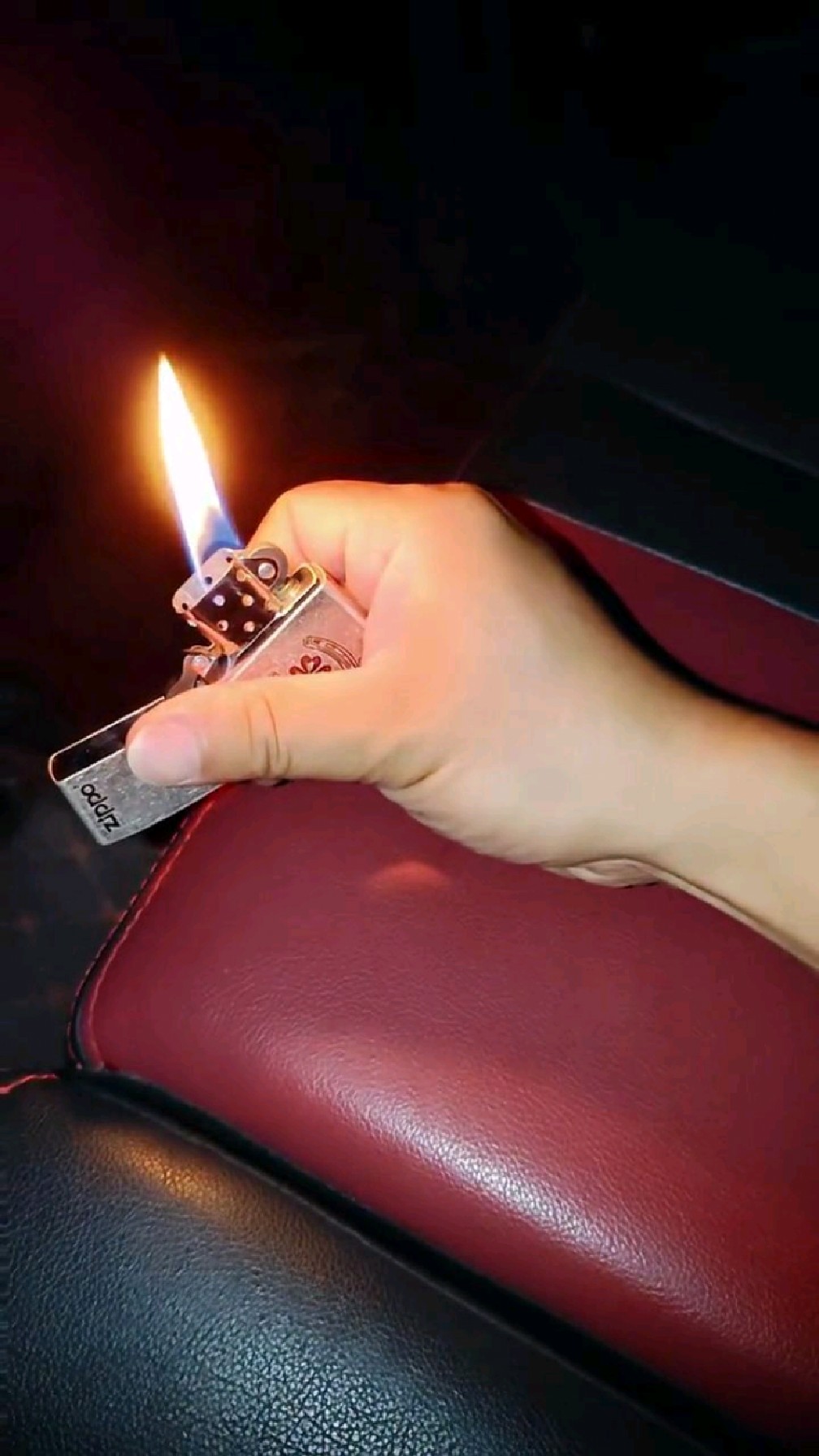 抖音zippo点烟=抖音zippo火机手指点火