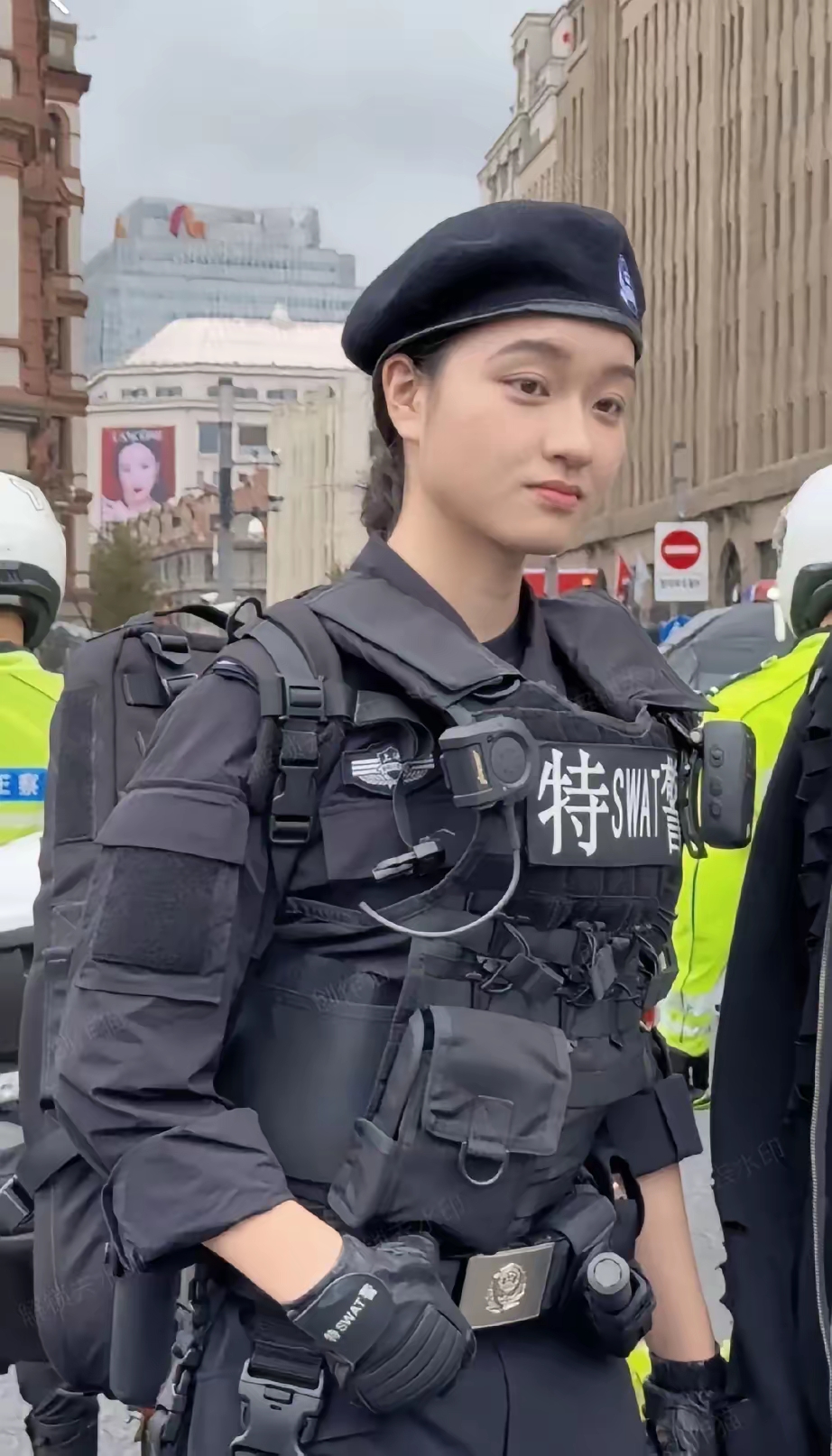 上海外滩长发叫陈菲菲,散打亚军,身高178cm,是福建福清人,大美女一枚