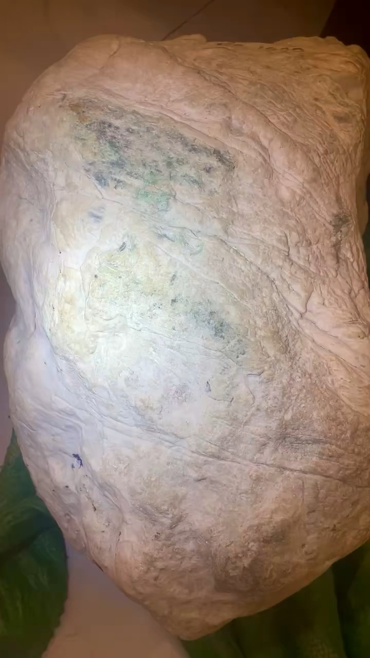价值5亿的翡翠原石(价值5亿的翡翠原石有哪些)