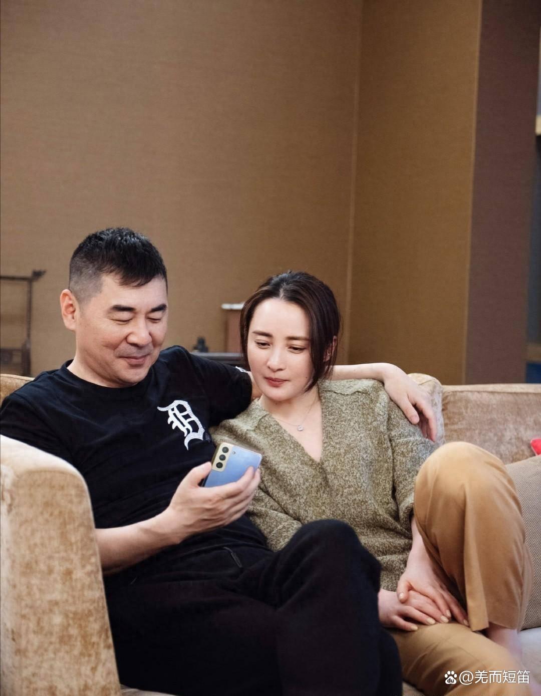 她不仅给小编留下了非常好的印象,与丈夫陈建斌的婚姻生活也幸福美满.