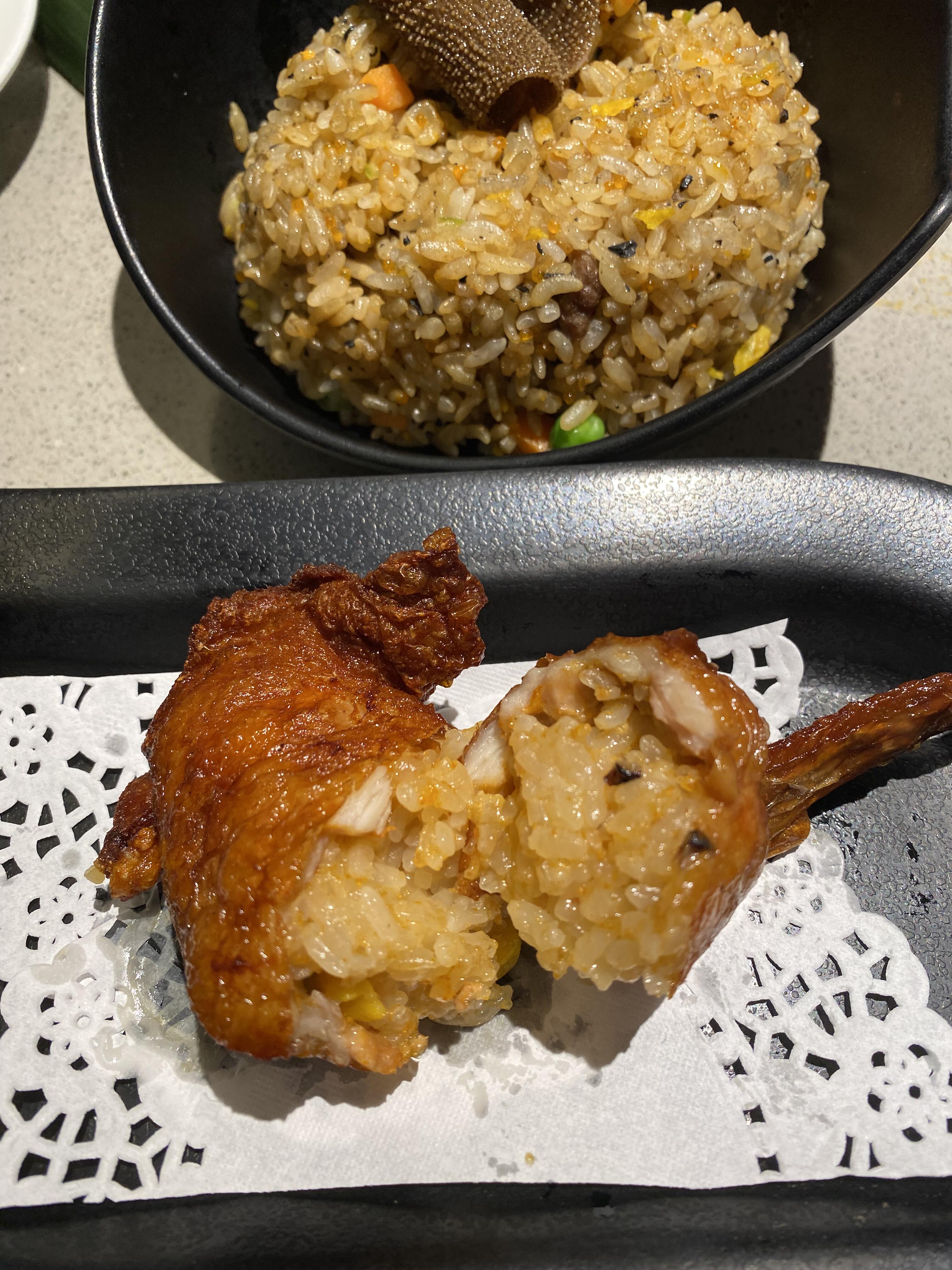 |鸡翅包饭 好吃 里面是颗颗糯米 软糯香甜 外面的烤翅