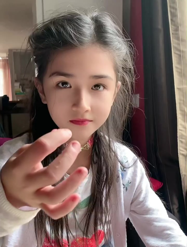 评论区都说梓琳是全网最美的混血儿!