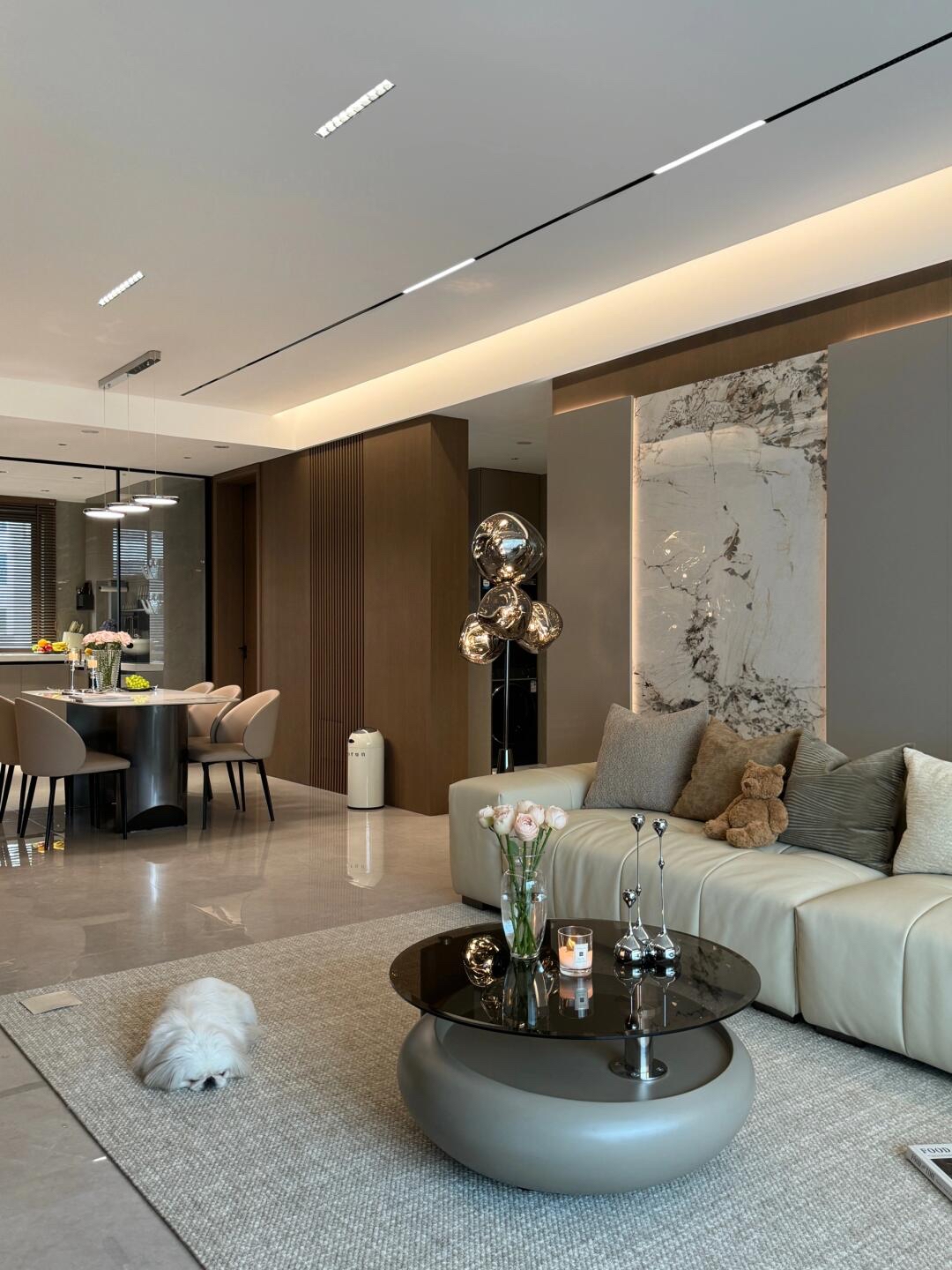 会有邻居来家里参观 都夸家里装的很高级显大 其实装修显得意式极简风