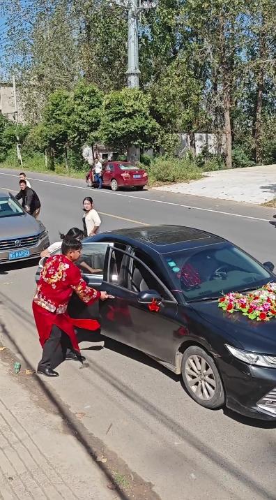 接亲现场被加要18万彩礼,官方通报后真相大白!