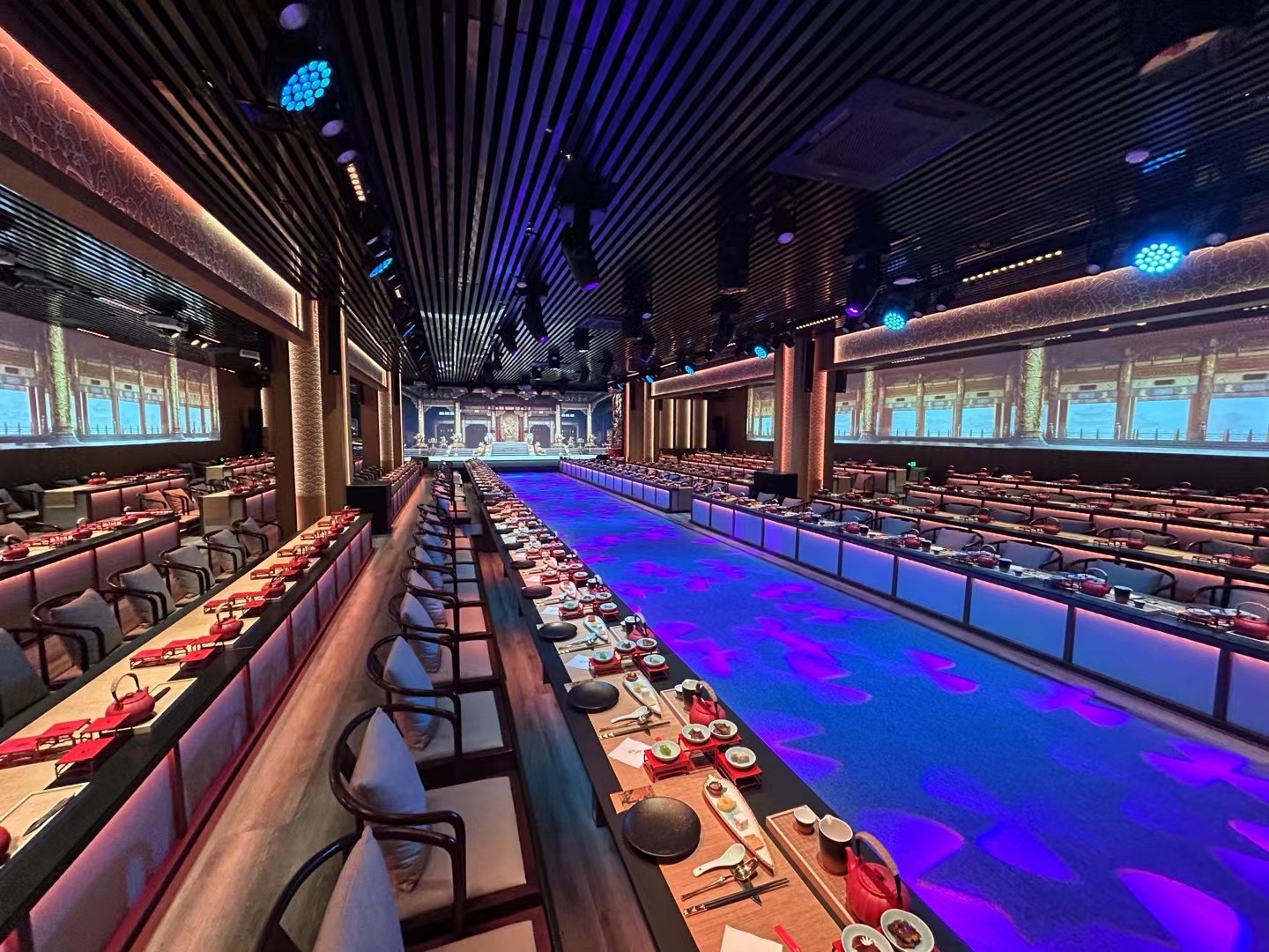 现在饭店都那么会整景了?