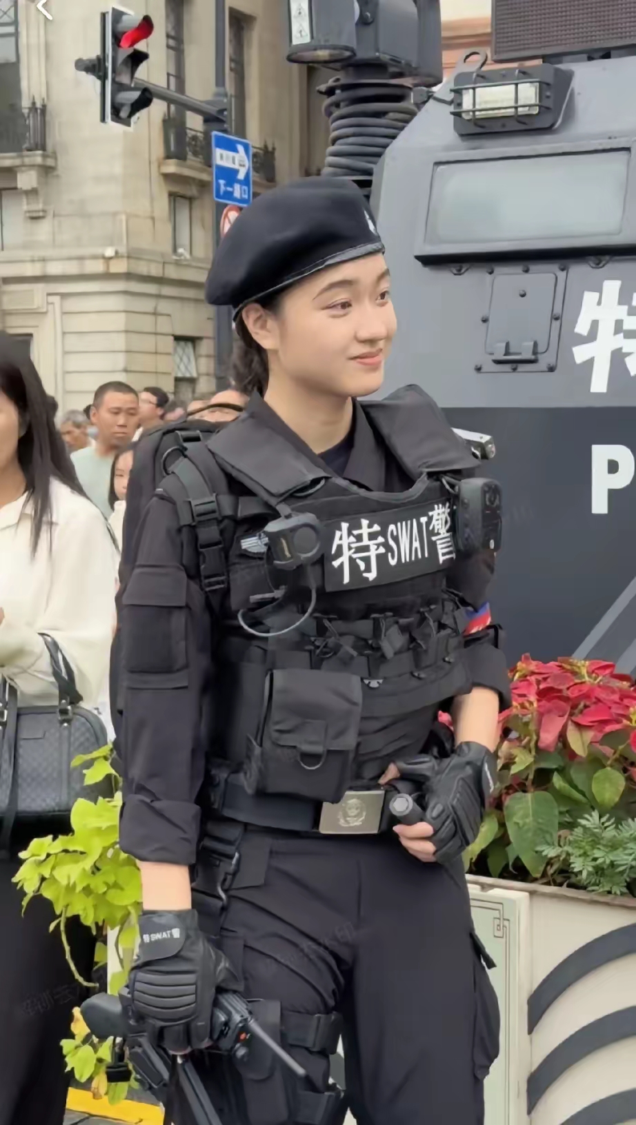 上海外滩长发叫陈菲菲,散打亚军,身高178cm,是福建福清人,大美女一枚