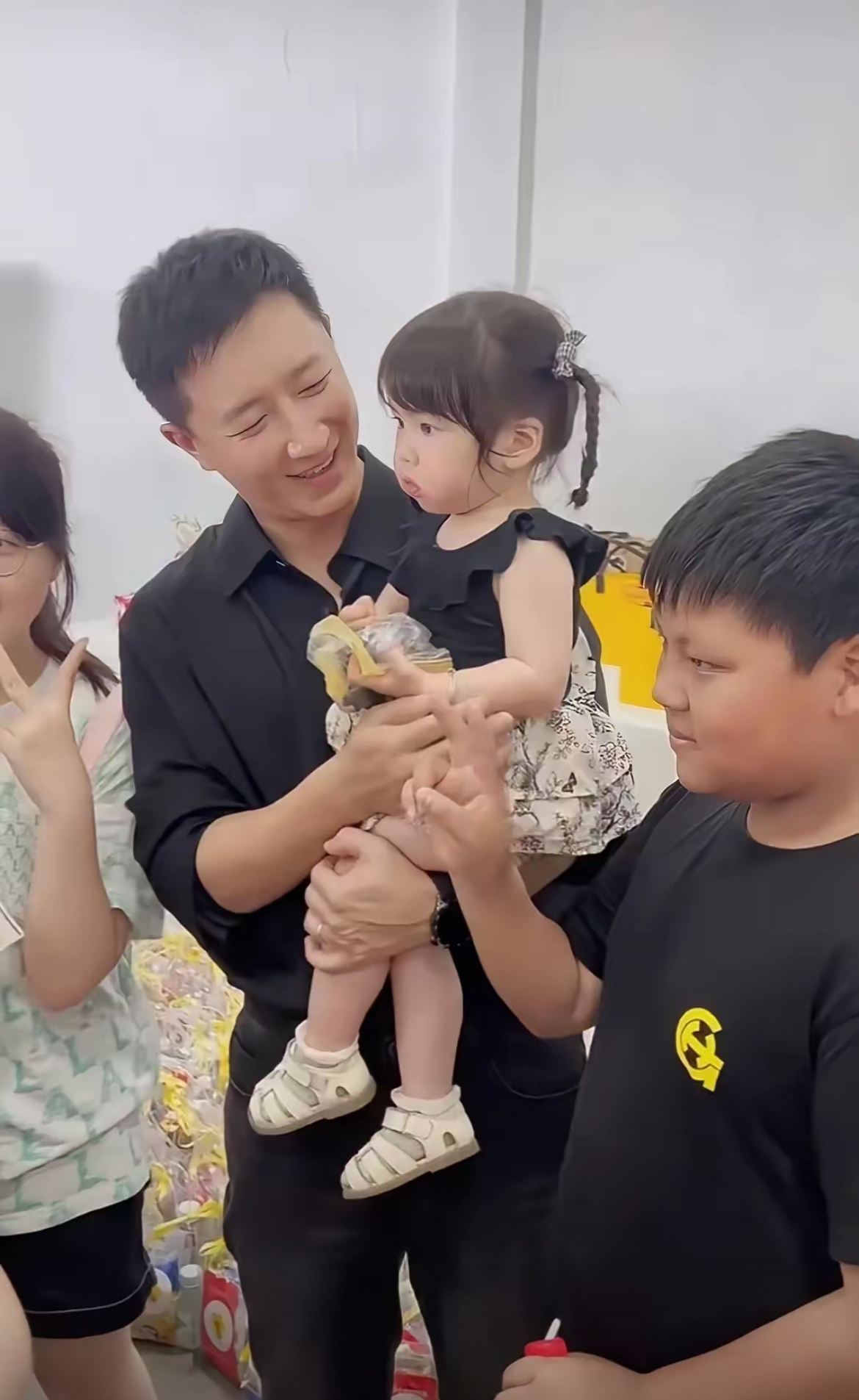 这一幕让人感受到了家庭的温暖和幸福真美好韩庚 八卦娱乐明星