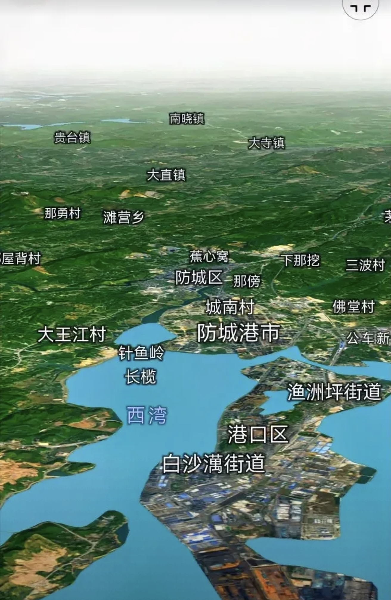 防城港市,若不查看地图,实在难以想象它竟是如此优良的一个港口