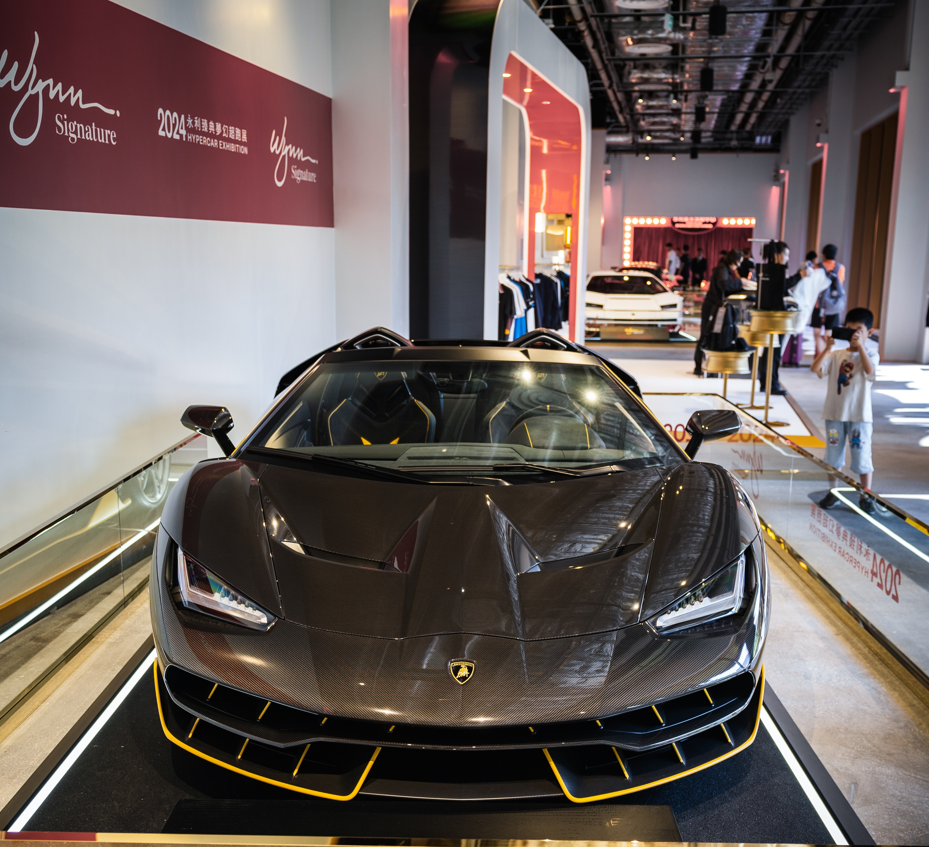 lp-770-4 roadster是一款为纪念品牌创始人费鲁吉欧·兰博基尼百年