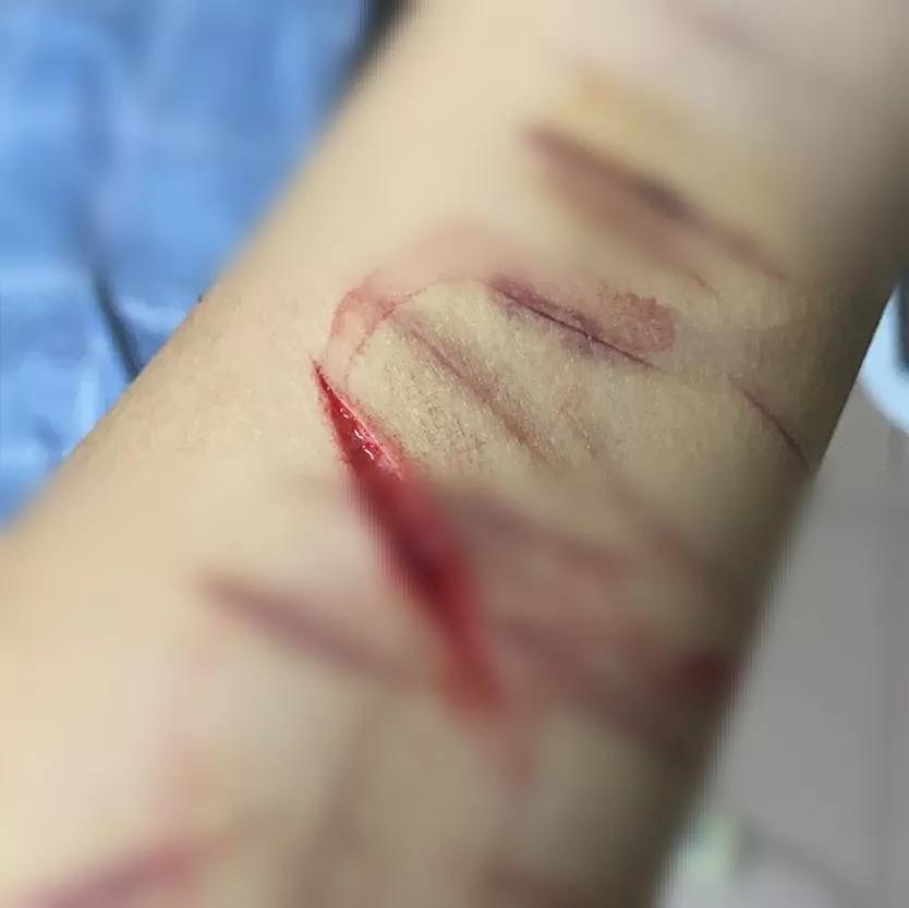 这种母子关系是畸形的,正在一步步养废男孩,儿子可能一败涂地