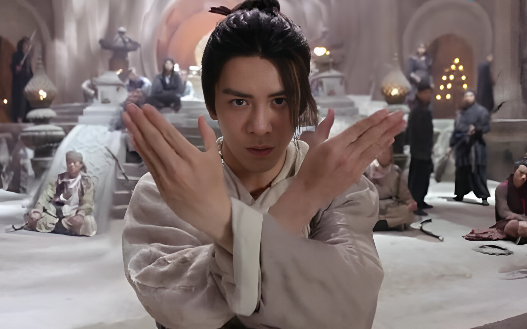 其实那是曲解,张无忌弱不弱,看光明顶一战就明白了,他力挫六大门派之