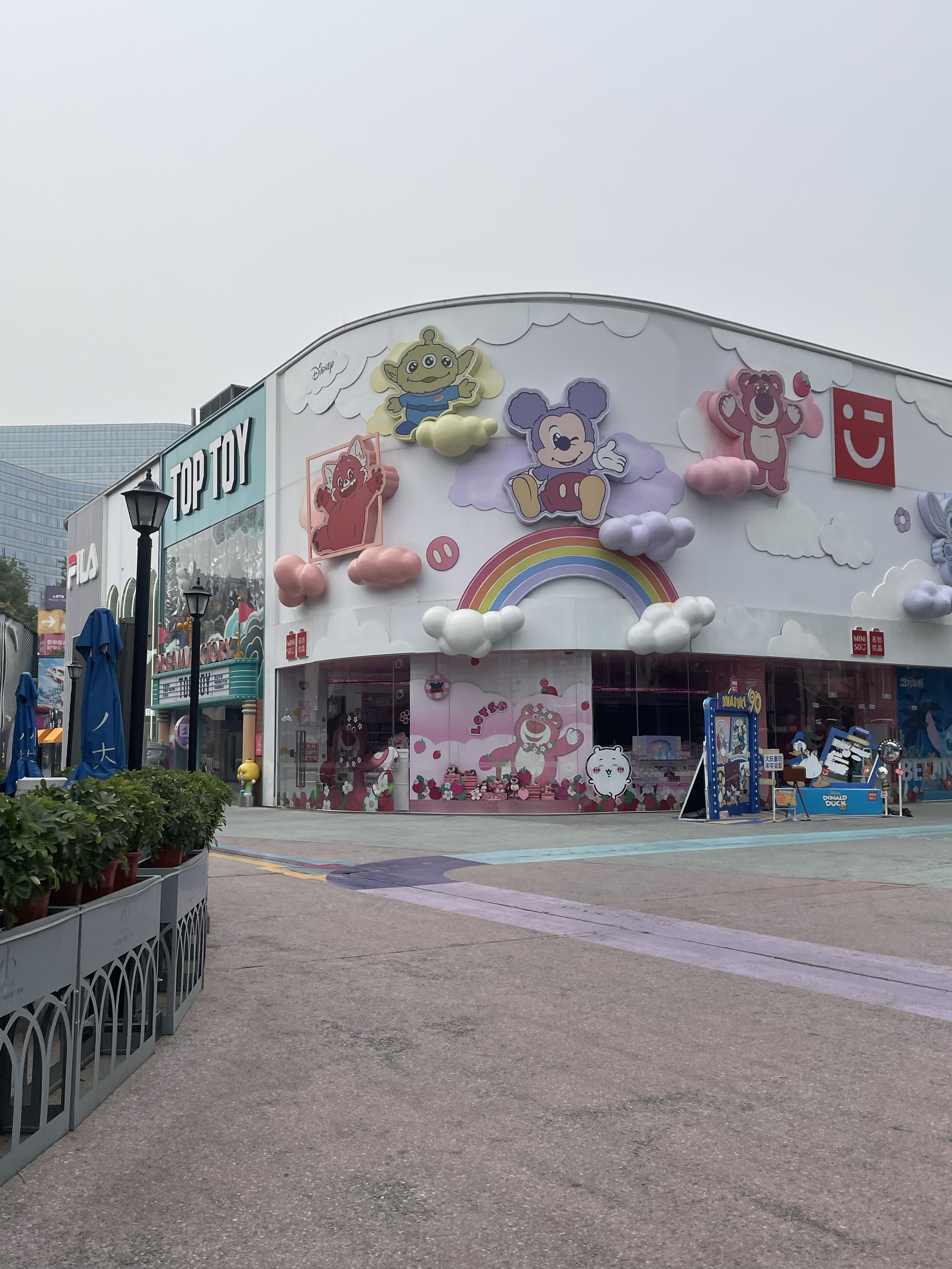 感觉这地方是年轻人来的地方 我怎么越转越头晕 看