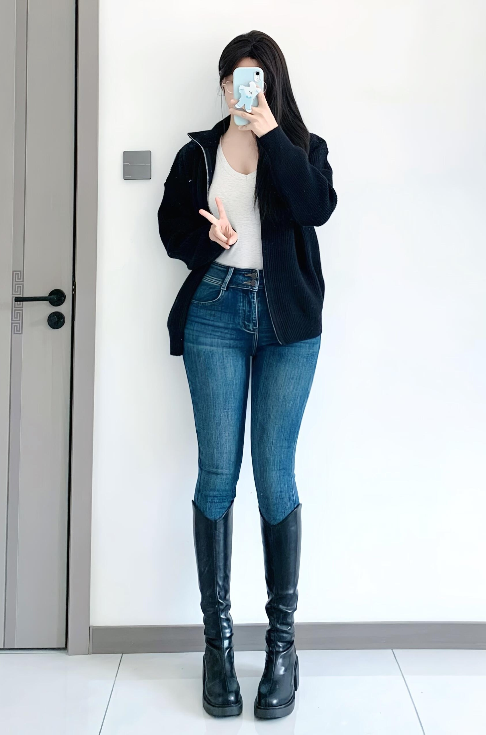 秋天就是穿靴子的季节 牛仔裤配靴子也是太好看了 先去画画吧