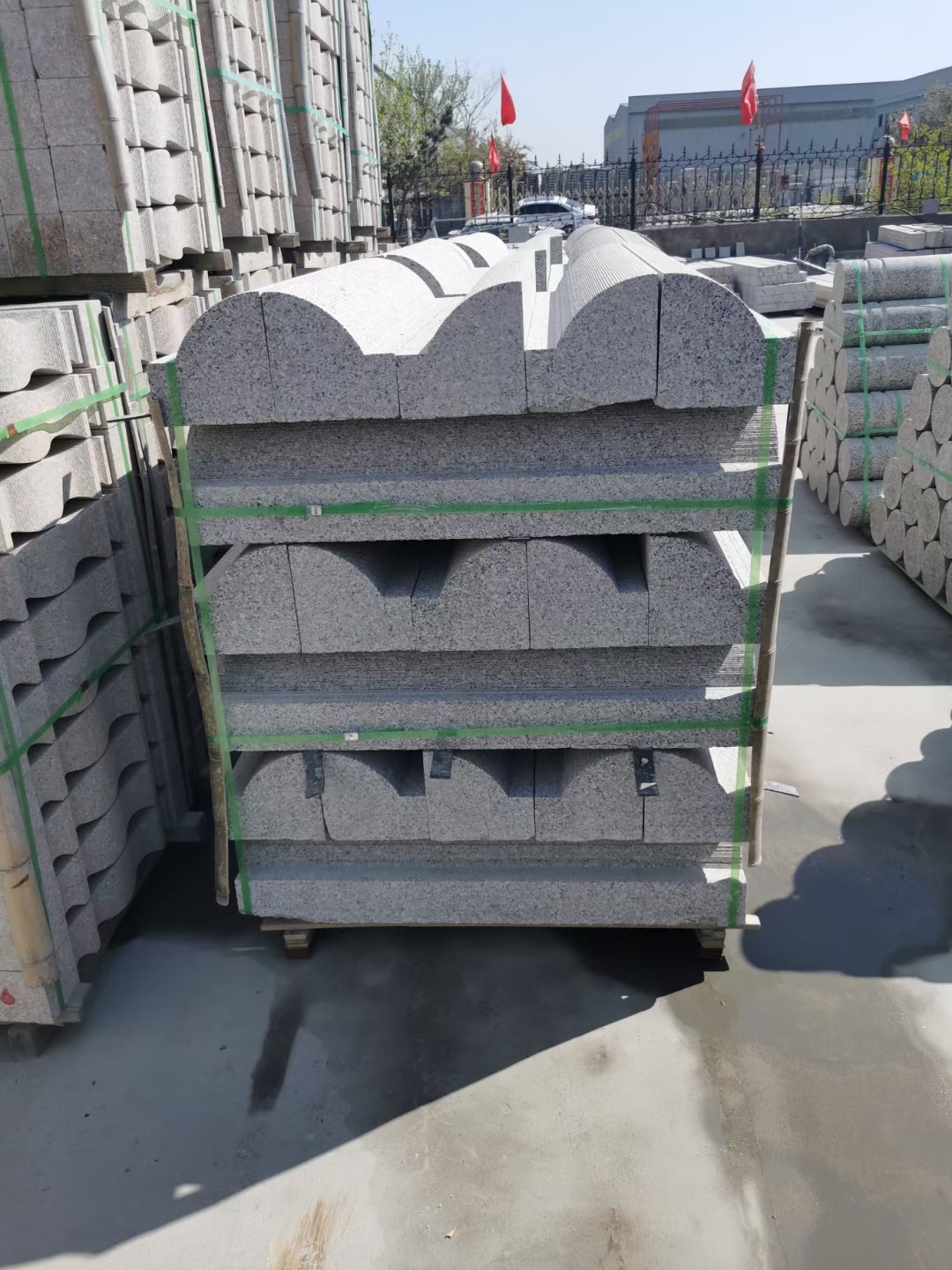 五莲花s型路沿石,路侧石,花岗岩s形路牙石,芝麻灰s型路缘石厂家