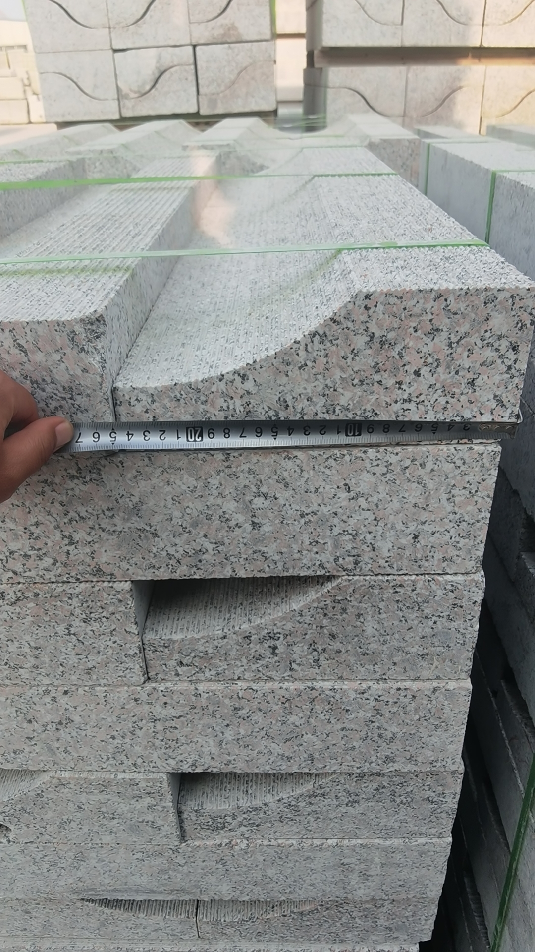 五莲花s型路沿石,路侧石,花岗岩s形路牙石,芝麻灰s型路缘石厂家