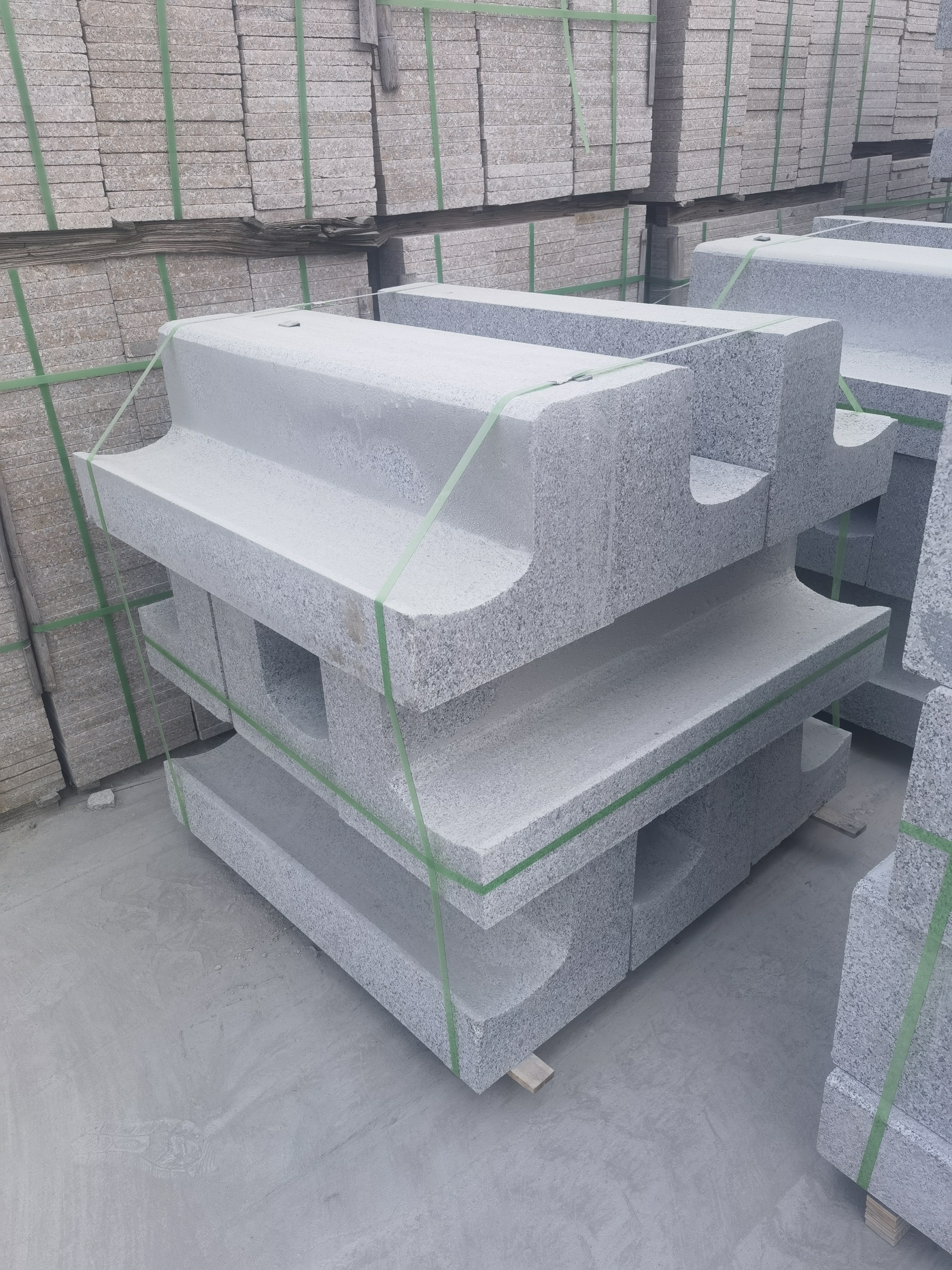 五莲花s型路沿石,路侧石,花岗岩s形路牙石,芝麻灰s型路缘石厂家