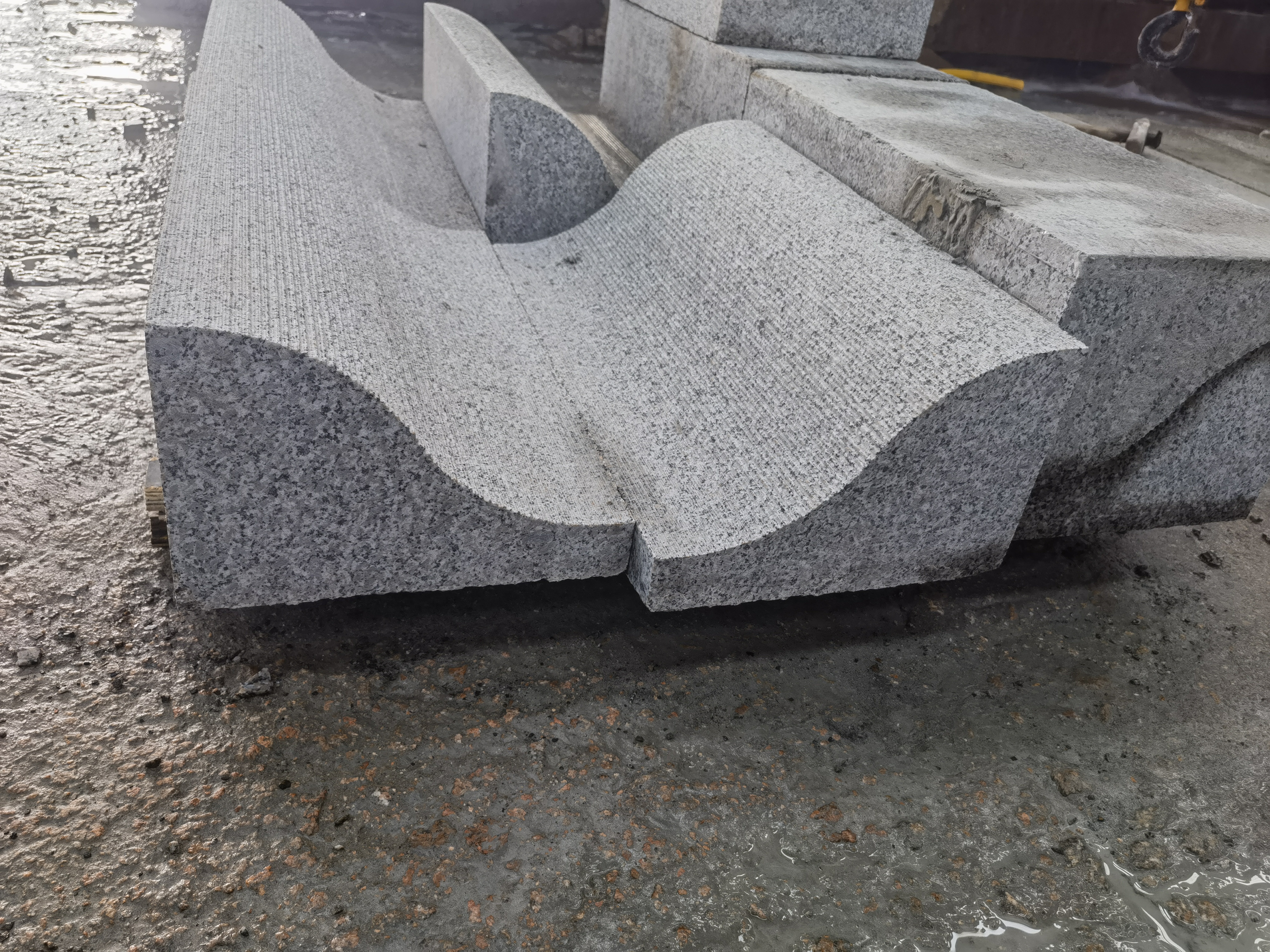 五莲花s型路沿石,路侧石,花岗岩s形路牙石,芝麻灰s型路缘石厂家