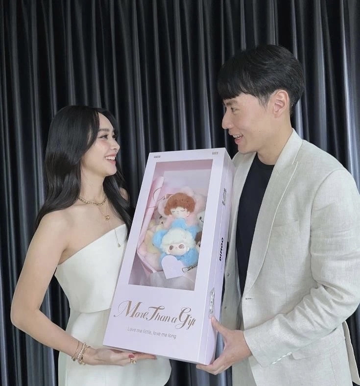 泰娱女神 min 邱敏敏近日大方晒出了与男友凯文的甜蜜约会照,以此来