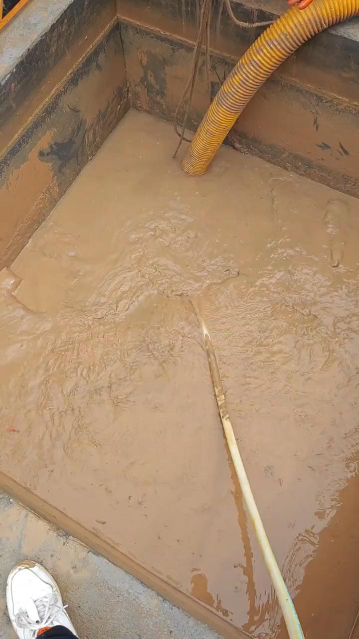 北京工地抽泥浆池现场,太解压了