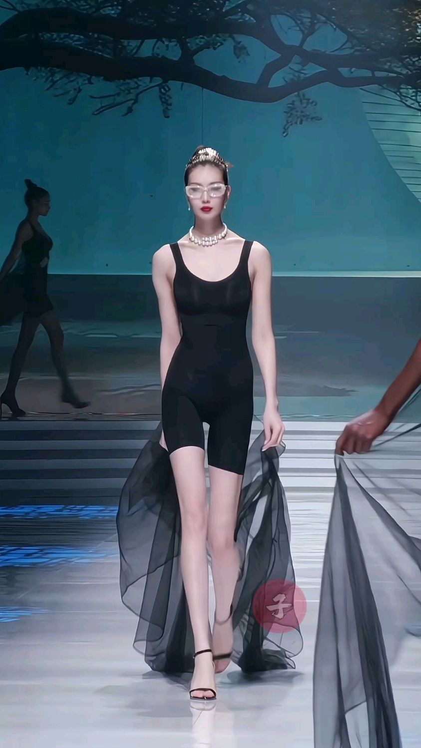 美女超模李天舒时尚服装走秀