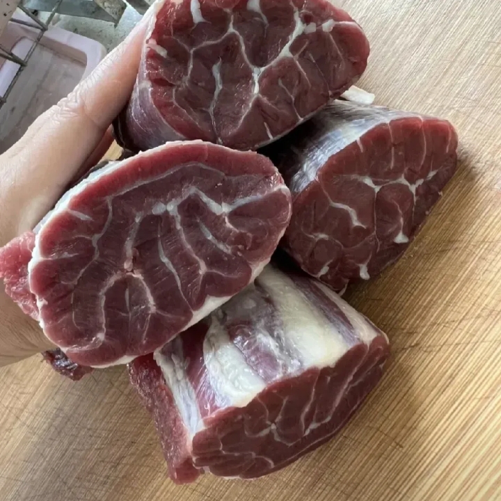 早上我那82岁的婆婆打来电话,老公看见我备注是"婆婆