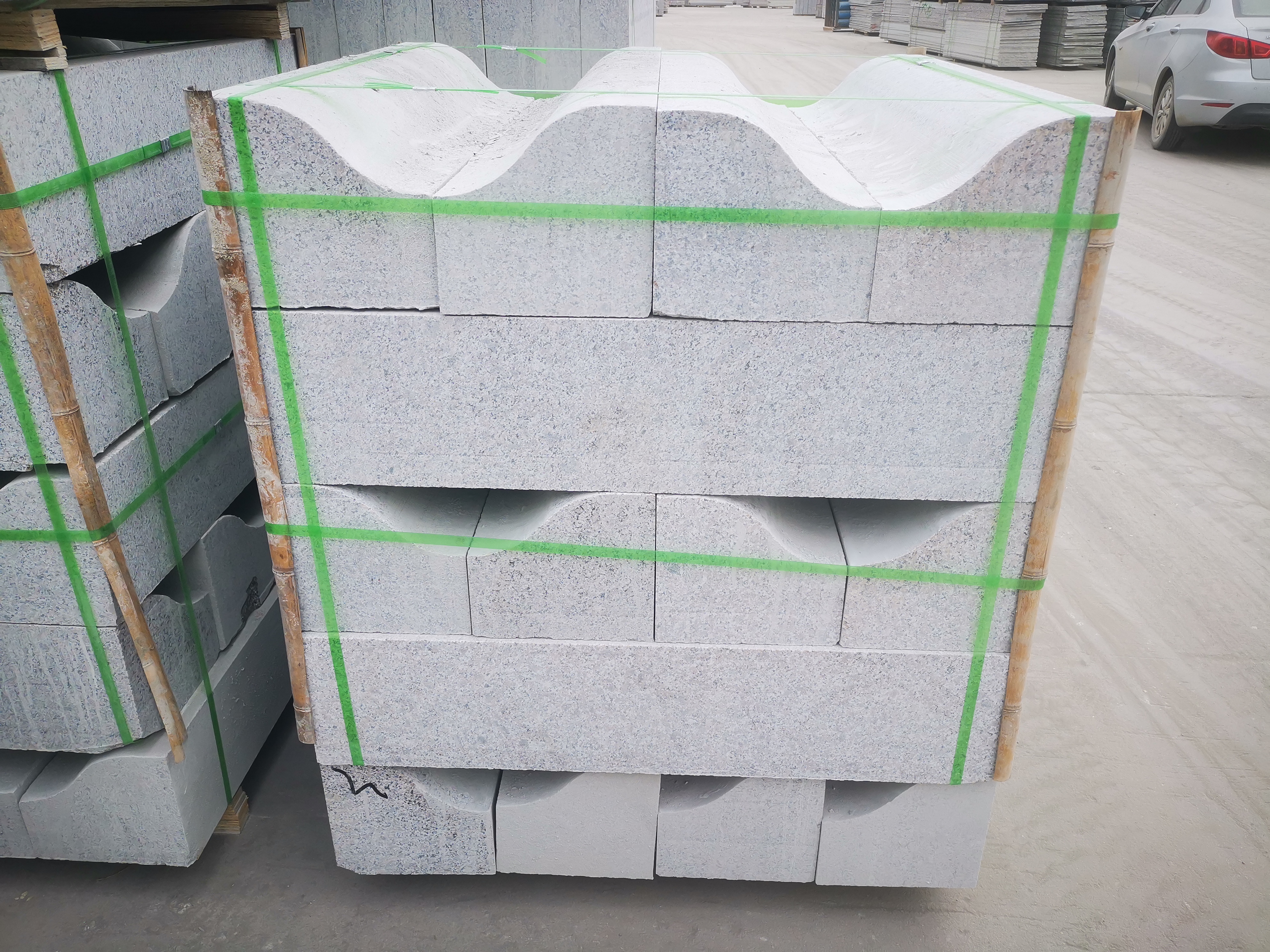 五莲花s型路沿石,路侧石,花岗岩s形路牙石,芝麻灰s型路缘石厂家