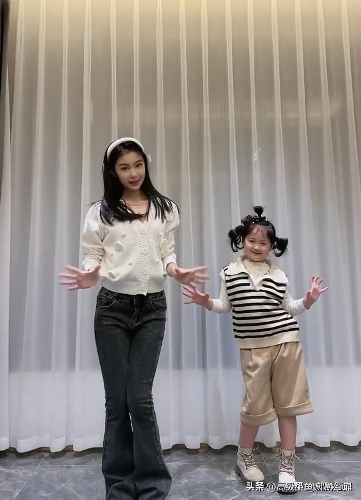 《乡村爱情》兰妮长大了,身材高挑撞脸杨颖,网友:别嫁给谢腾飞