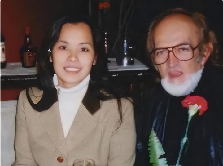 韦唯揭秘往昔遭遇 家暴前夫已去世 现在生活如何